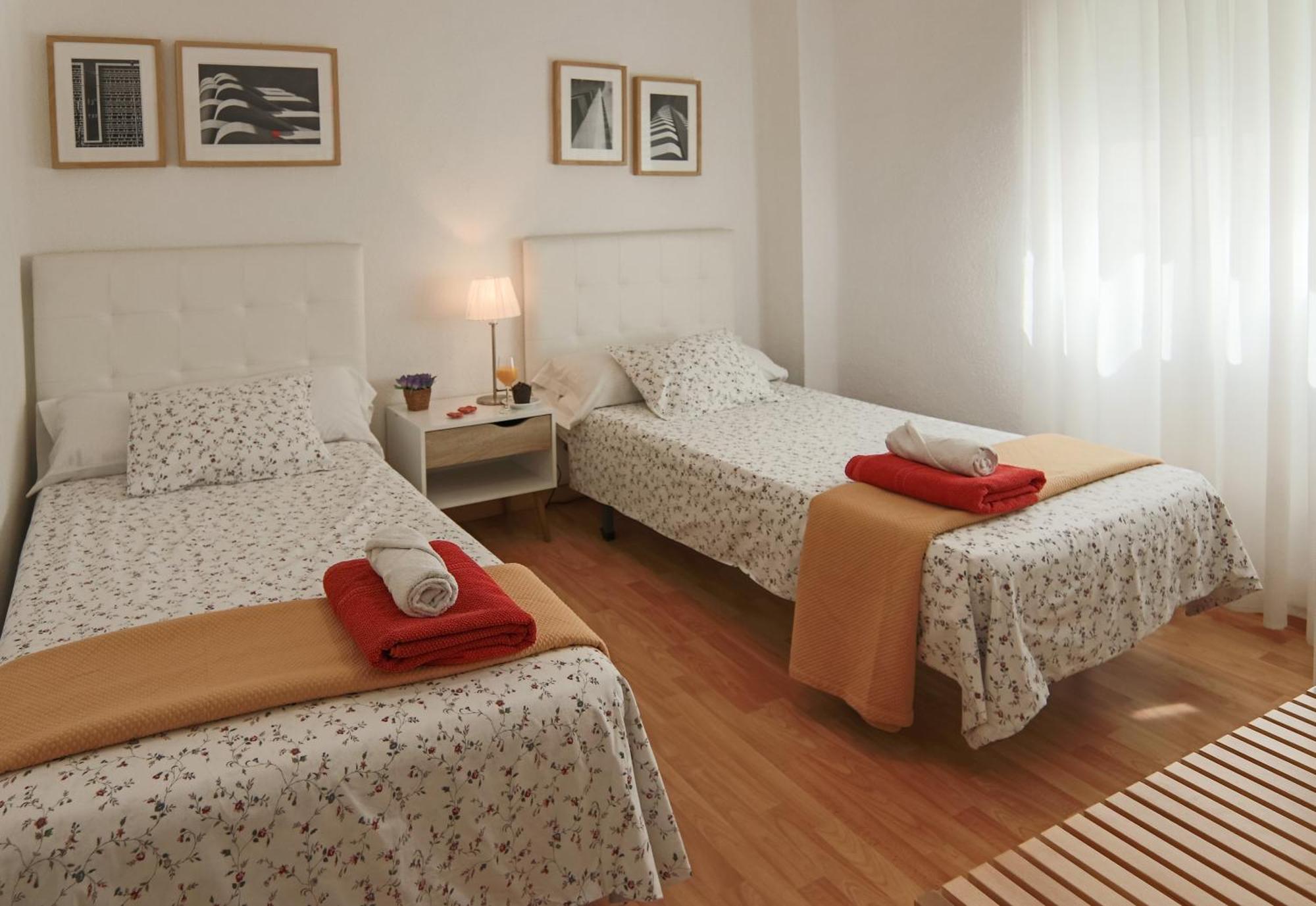 Apartamento LUMINOSO. COMODO. ACOGEDOR. WIFI. Junto a AVE Valencia Exterior foto